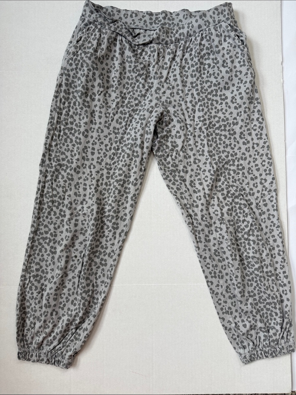 Gap Body Pajama Jogger Animal Print Gray size Medium